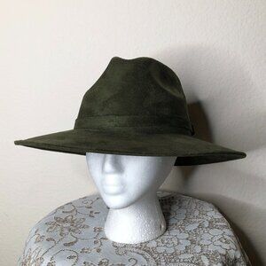 BEAUTIFUL, Dark Green Faux Suede Hat- Excellent Condition
